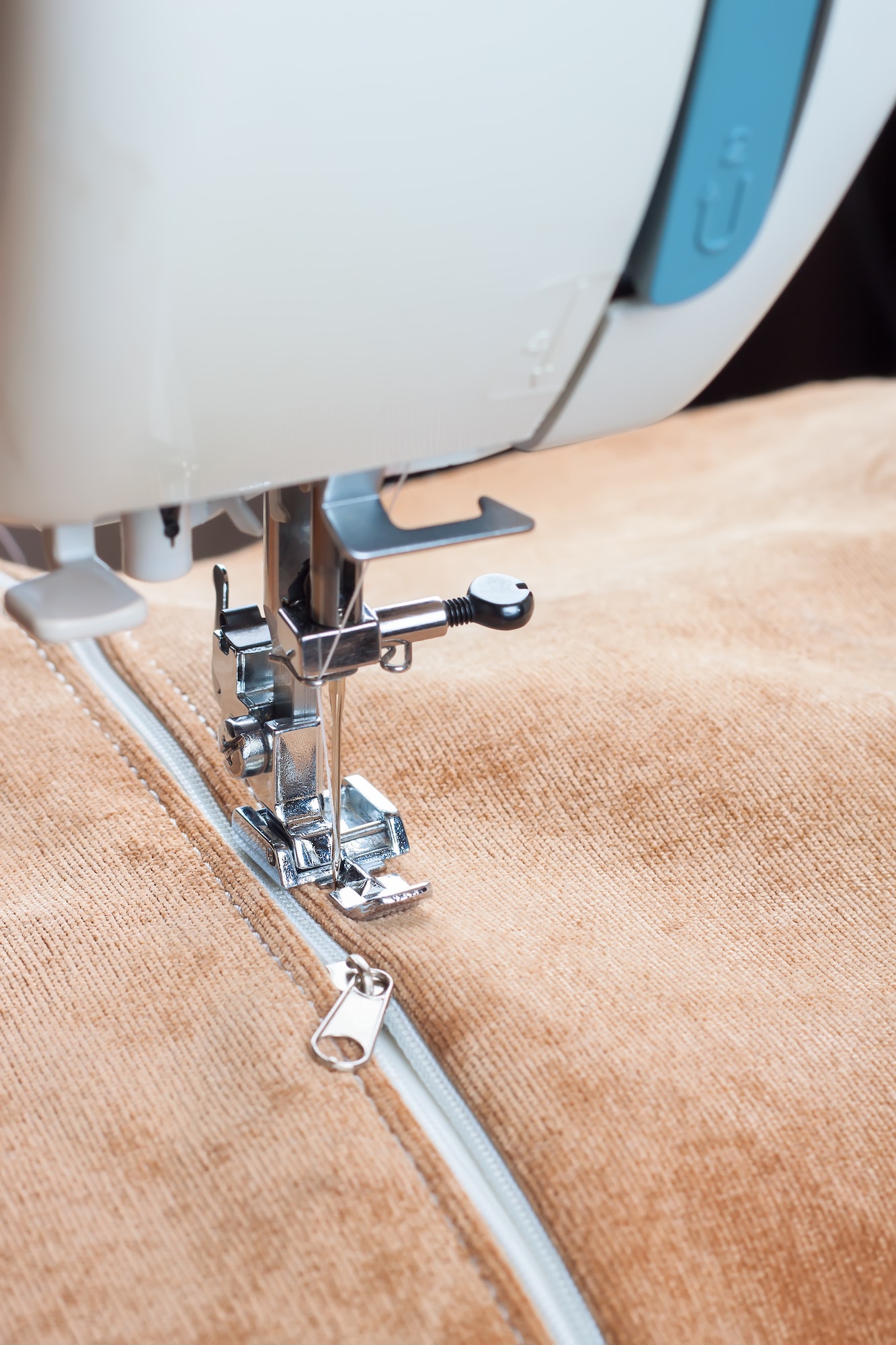 modern sewing machine presser foot and zipper